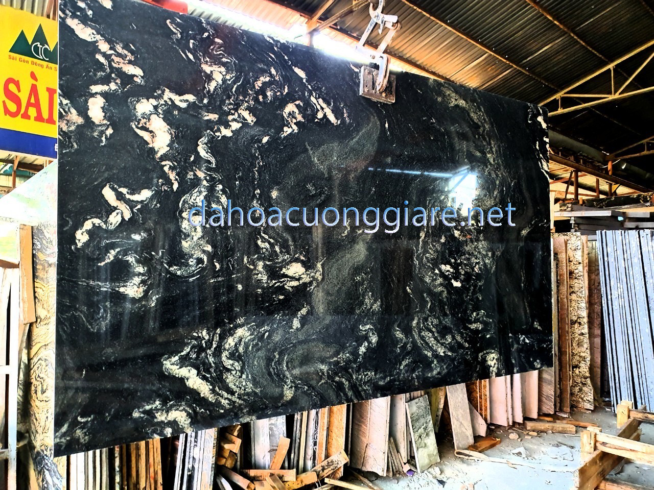 da-hoa-cuong-granite-gucci-black-titanium-black