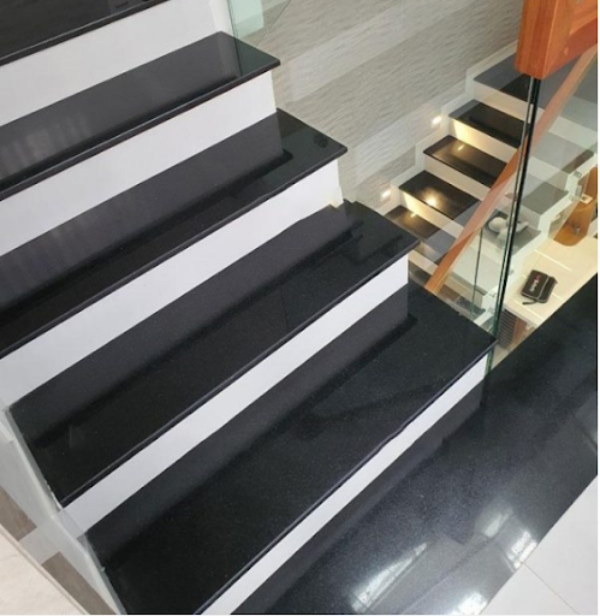 Cầu thang và bàn bếp là hai công trình rất thích hợp để sử dụng loại đá đen ấn độ