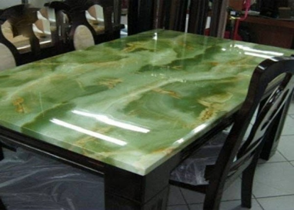 Đá cẩm thạch được dùng để ốp mặt bàn